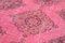 Alfombra de pasillo sobreteñida anudada a mano en rosa de Anatolia, años 60, Imagen 5