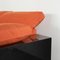 Eileen Gray zugeschriebenes Lota Sofa aus schwarzem Lack & orangefarbenem Stoff, 1980er 3