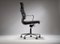 Sedia da scrivania Ea219 vintage regolabile in pelle grigia di Charles & Ray Eames per Vitra, anni '90, Immagine 5