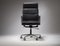 Sedia da scrivania Ea219 vintage regolabile in pelle grigia di Charles & Ray Eames per Vitra, anni '90, Immagine 4
