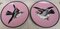 19. Jh. Japanische Dekorative Teller aus rosa Cloisonne mit Vogeldekor, 2 . Set 4