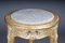 Louis XV Beistelltisch aus geschnitztem Gold mit Marmorplatte 2