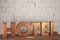 Lettere da hotel grandi vintage in rame, Italia, anni '60, set di 5, Immagine 3