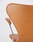 Sedia modello 3207 della serie Seven in pelle color cognac attribuita ad Arne Jacobsen di Fritz Hansen, inizio XXI secolo, Immagine 8