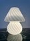 Lámpara de mesa en forma de hongo en forma de espiral grande de cristal de Murano blanco, años 70, Imagen 3