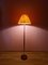 Lámpara de pie danesa Mid-Century de teca y latón, años 60, Imagen 4