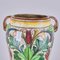 Emaillierte Terrakotta-Vase mit Blumenmotiven 2