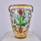 Emaillierte Terrakotta-Vase mit Blumenmotiven 1