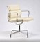 Poltrona EA208 Soft Pad vintage in pelle color crema di Charles & Ray Eames per Vitra, anni '90, Immagine 3