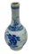 Jarrones en miniatura de casa de muñecas azul y blanco de porcelana china, siglo XVIII. Juego de 2, Imagen 4