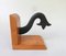 Fermalibri a forma di pesce in bronzo nero e teak nello stile di Walter Bosse, anni '50, set di 2, Immagine 10