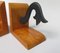 Fermalibri a forma di pesce in bronzo nero e teak nello stile di Walter Bosse, anni '50, set di 2, Immagine 9