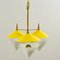 Lámpara de araña italiana de tres brazos de metal amarillo con conos de vidrio opalino, años 50, Imagen 14