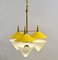 Lámpara de araña italiana de tres brazos de metal amarillo con conos de vidrio opalino, años 50, Imagen 12