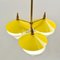 Lámpara de araña italiana de tres brazos de metal amarillo con conos de vidrio opalino, años 50, Imagen 9