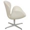 Swan Chair aus weißem Leder von Arne Jacobsen für Fritz Hansen, 1980er 2