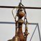 Lámpara de araña vintage con tres brazos de metal y madera, Imagen 2