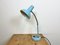 Lámpara de mesa industrial con cuello de ganso en azul, años 60, Imagen 2