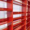 Modernes italienisches Bücherregal aus rot lackiertem Schichtholz, 1970er 5