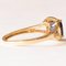 Moderner Ring aus 10 Karat Gelbgold mit synthetischem Saphir und Diamanten 6