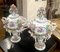 Bruciaincenso di Capodimonte in porcellana policroma, vasi con fiori e putti alati, XIX secolo, set di 2, Immagine 9
