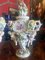 Bruciaincenso di Capodimonte in porcellana policroma, vasi con fiori e putti alati, XIX secolo, set di 2, Immagine 14