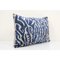 Housse de Coussin Lombaire Velours Ikat Soie Bleue 3