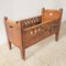 Antikes Kinderbett aus geschnitztem Holz 4
