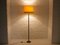 Lámpara de pie con funda de cuero de K & L Belyning, Suecia, años 50, Imagen 2