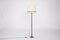 Lámpara de pie con funda de cuero de K & L Belyning, Suecia, años 50, Imagen 3