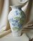 Blaue Vase mit Blumenstickerei von Caroline Harrisus 2
