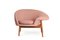 Fauteuil Fried Egg Right Rose Pale par Warm Nordic 2