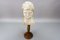 Weiß gewaschener französischer Skulpturaler Kopf aus Holz auf Sockel, 1920er 20