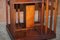 Mesa auxiliar giratoria Revival de Sheraton antigua de madera maciza y madera satinada, Imagen 7