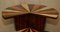 Mesa auxiliar Art Déco vintage de madera de nogal nudoso, Imagen 4