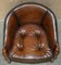 Butacas Chesterfield Tub Club de Thomas Chippendale de cuero marrón teñido a mano, años 20. Juego de 6, Imagen 9