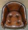 Thomas Chippendale Chesterfield Tub Club Sessel aus Handgefärbtem Braunem Leder, 1920er, 6 . Set 9