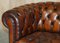 Chesterfield Club Sessel & Fußhocker Handgefärbtes Braunes Leder, 1930er, 4 . Set 6