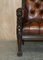 Conjunto de sillón Chesterfield de cuero marrón tallado a mano, década de 1880. Juego de 4, Imagen 7