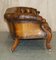 Sofá Chesterfield victoriano antiguo de nogal tallado y cuero marrón, Imagen 17