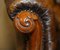 Divano Chesterfield antico vittoriano in legno di noce intagliato e pelle marrone, Immagine 10