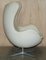 Cremefarbener Egg Chair & Fußhocker aus Leder von Fritz Hansen, 2er Set 14