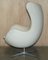 Cremefarbener Egg Chair & Fußhocker aus Leder von Fritz Hansen, 2er Set 12