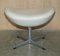 Poltrona Egg in pelle color crema di Fritz Hansen, set di 2, Immagine 16