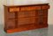 Vintage Burr Yew Wood Dwarf offenes Bücherregal oder Sideboard mit großen Schubladen 17