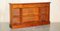 Vintage Burr Yew Wood Dwarf offenes Bücherregal oder Sideboard mit großen Schubladen 1