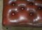 Reposapiés vintage grande de cuero color sangre con mechones Chesterfield, Imagen 9