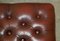 Reposapiés vintage grande de cuero color sangre con mechones Chesterfield, Imagen 8