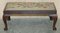 Antiker edwardianischer Fußhocker aus Nussholz mit besticktem Bezug, 1900 1