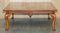 Tavolino da caffè lungo in radica di noce con gambe cabriolet nello stile di Thomas Chippendale, Immagine 16